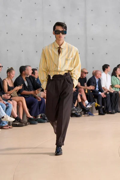 Look 22
